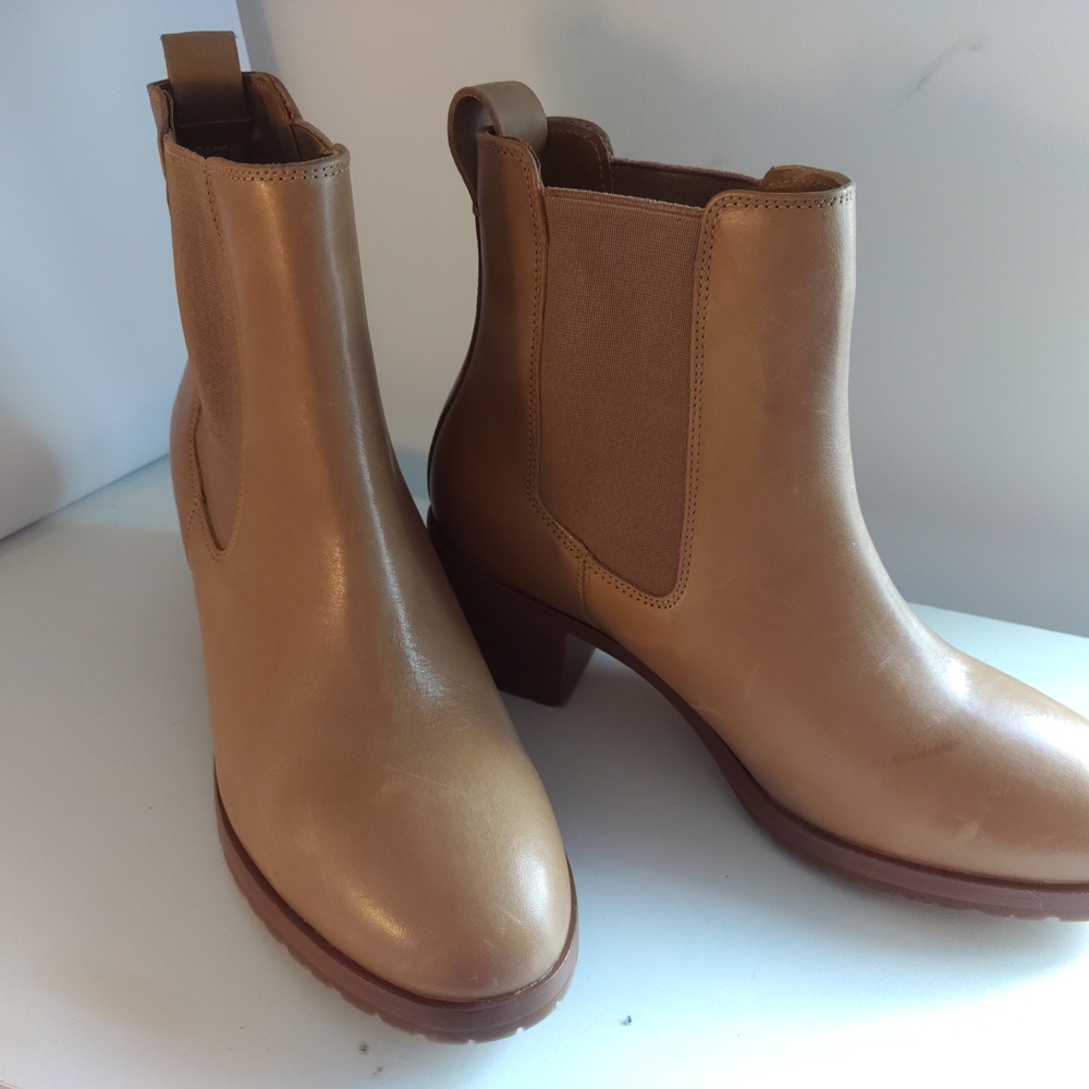 Nisolo Light Brown Leather Ankle Booties